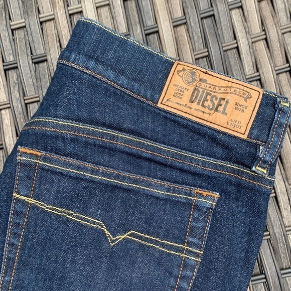 Diesel Bootzee-St Regular Slim-Bootcut Regular Waist Stretch Jeans - Picture 9 of 16